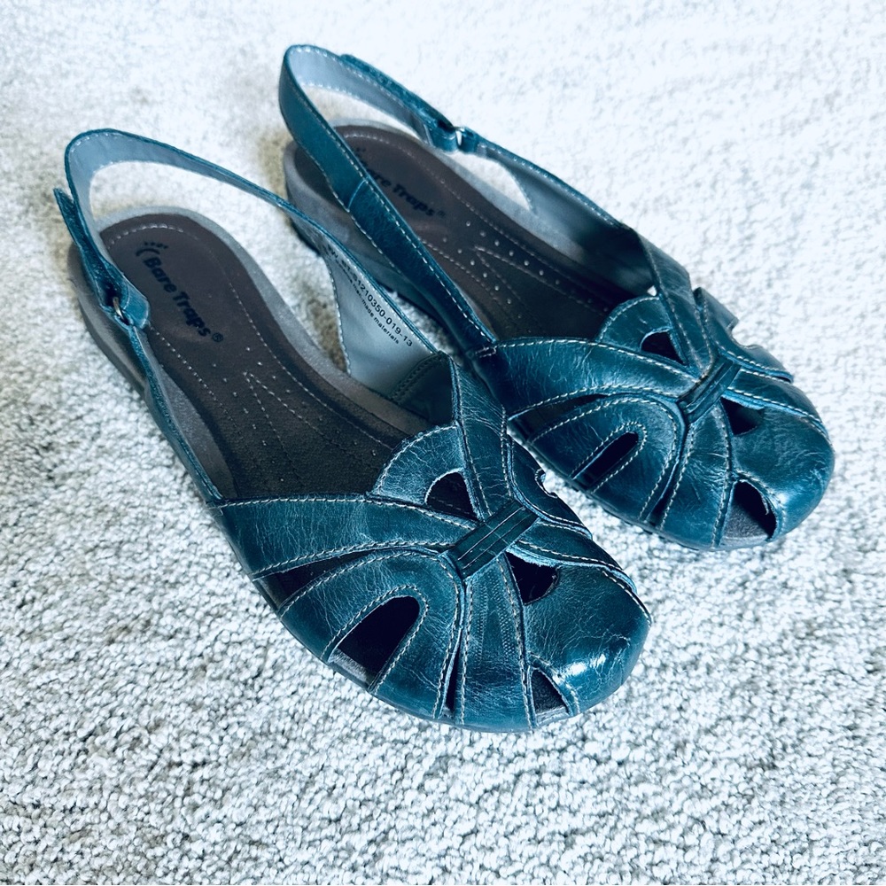 NWT QVC Bare Traps Relate Leather Fisherman Sandals in Denim Blue, Size 9W